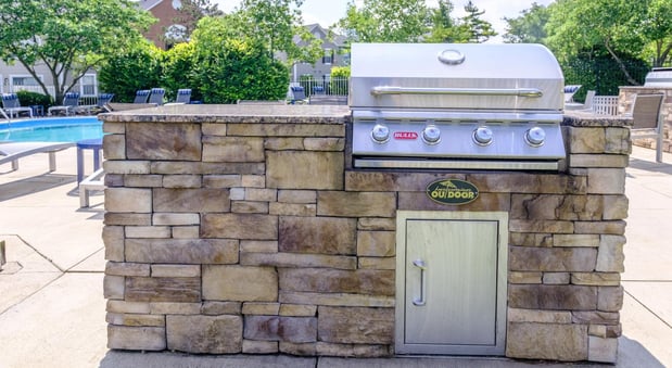 Images Heathermoor & Bedford Commons Apartments