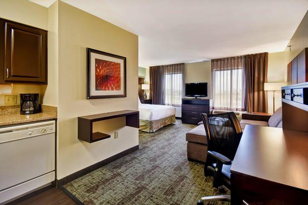 Images Staybridge Suites Middleton/Madison-West by IHG