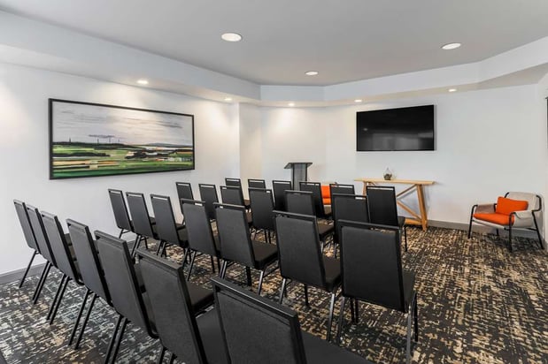 Images Hilton Garden Inn Davis Downtown