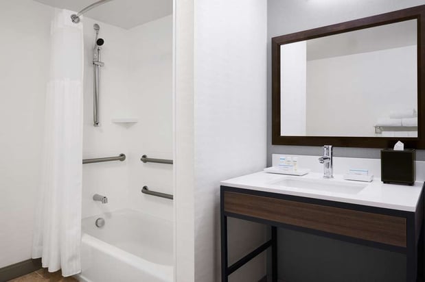 Images Hilton Garden Inn Cincinnati Northeast