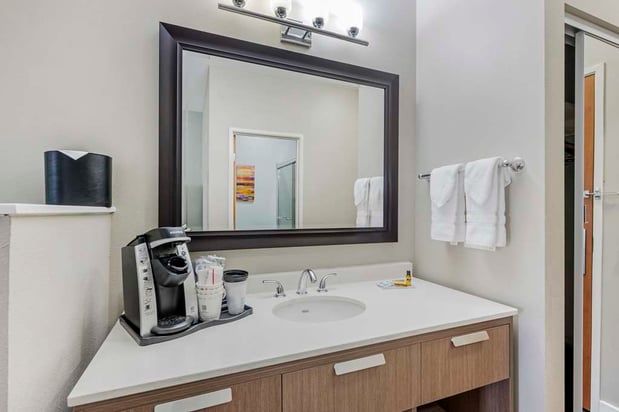 Images Best Western Plus Peppertree Inn at Omak