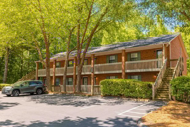Images Lindsey Manor Apartments