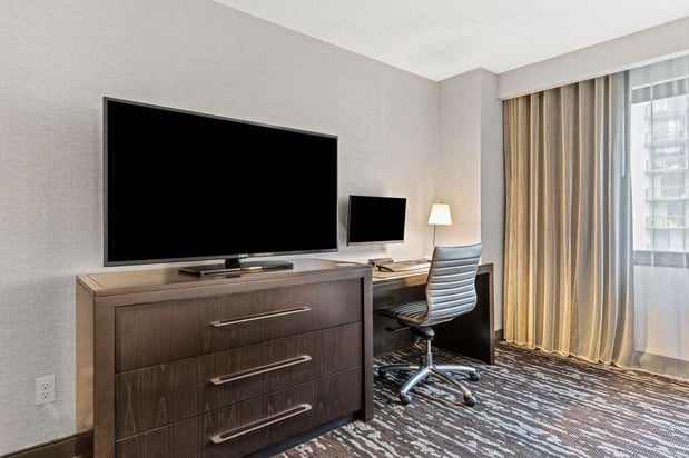 Images Embassy Suites by Hilton Crystal City National Airport