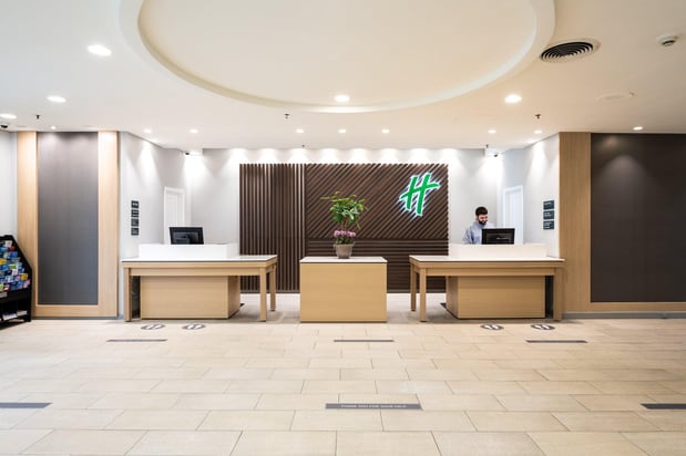 Images Holiday Inn Newark International Airport by IHG