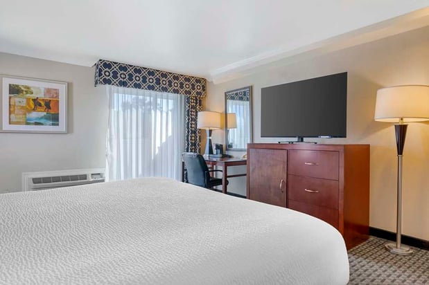 Images Best Western Plus Marina Shores Hotel