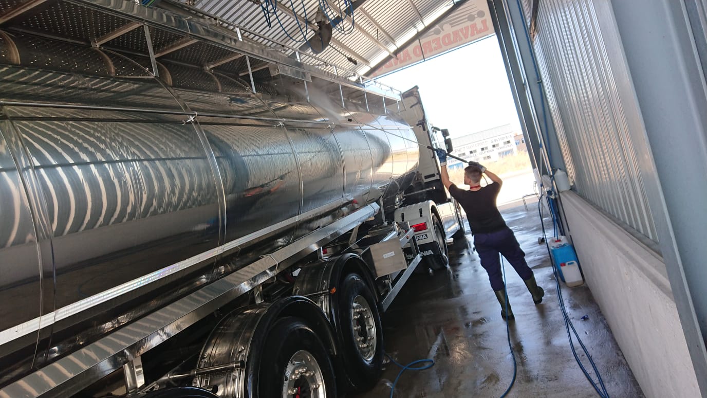 Lavadero Andújar S. C. A. LAVADO Y VAPORIZADO CAMIONES CISTERNA