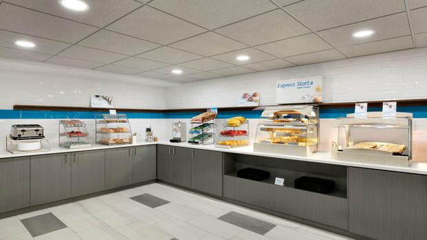 Images Holiday Inn Express Williamsbrg Busch Gardens Area by IHG