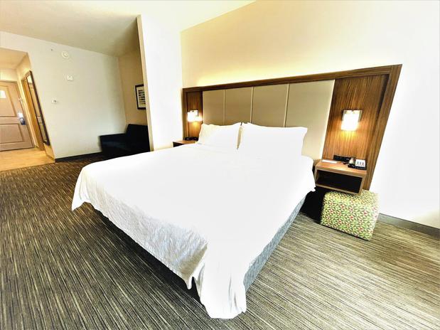 Images Holiday Inn Express & Suites Grand Island, an IHG Hotel