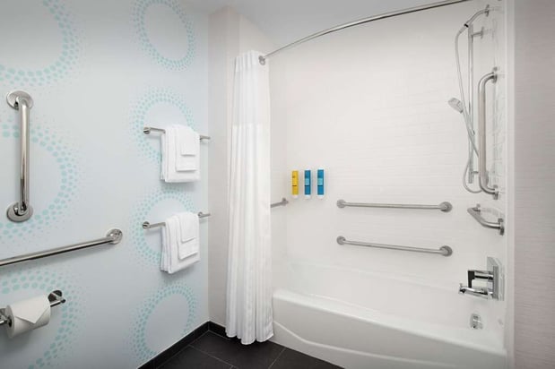 Images Tru by Hilton Charlotte Airport Lake Pointe