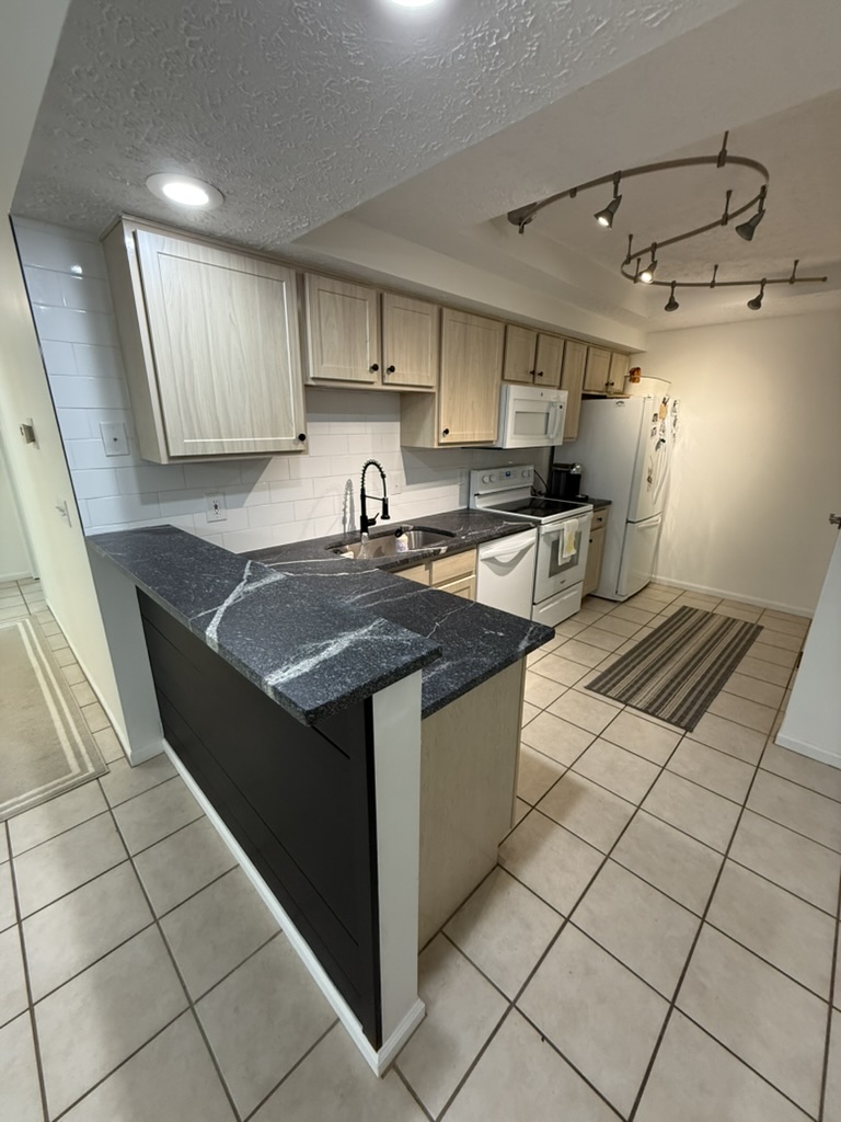 Seeker Construction Image