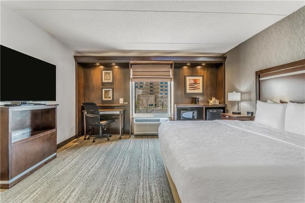 Images Hampton Inn & Suites Detroit/Airport-Romulus