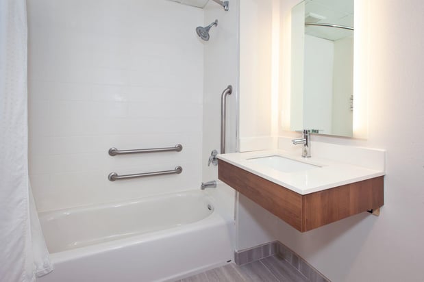 Images Holiday Inn Express & Suites Warrenton by IHG