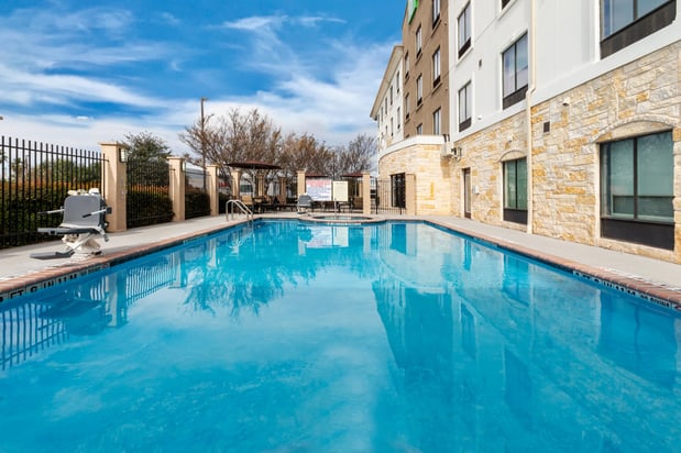 Images Holiday Inn Express & Suites del Rio by IHG