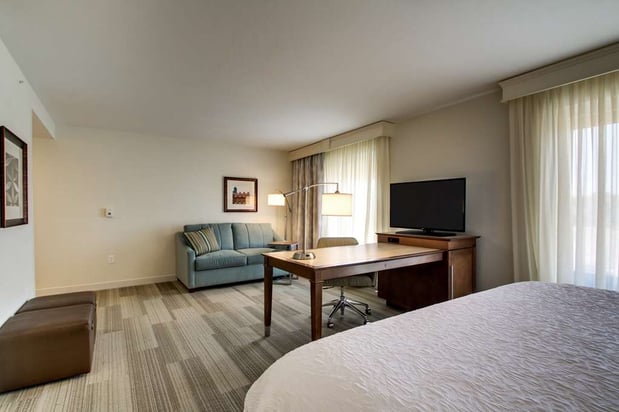 Images Hampton Inn & Suites Milwaukee West