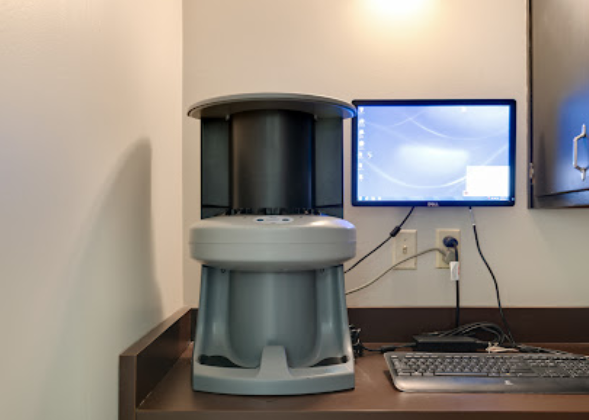Advanced dental 3D scanner technology at Hill Family Dental Columbia for precise digital imaging and treatment planning.
