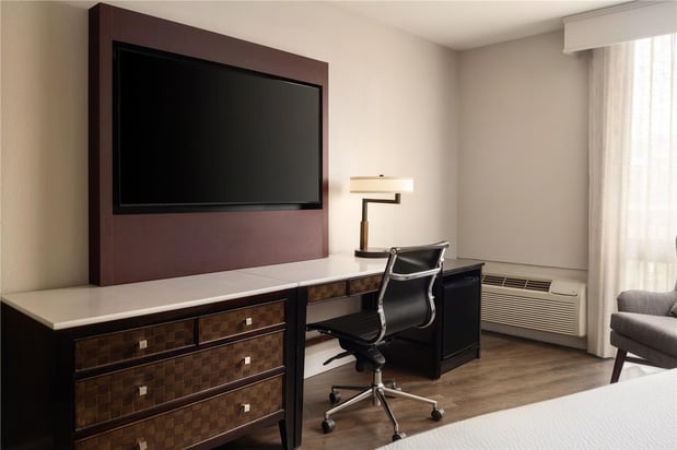 Images The DEXTRO Little Italy, BW Premier Collection