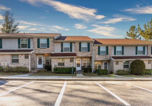 Images Spring Hill Apartments & Townhomes