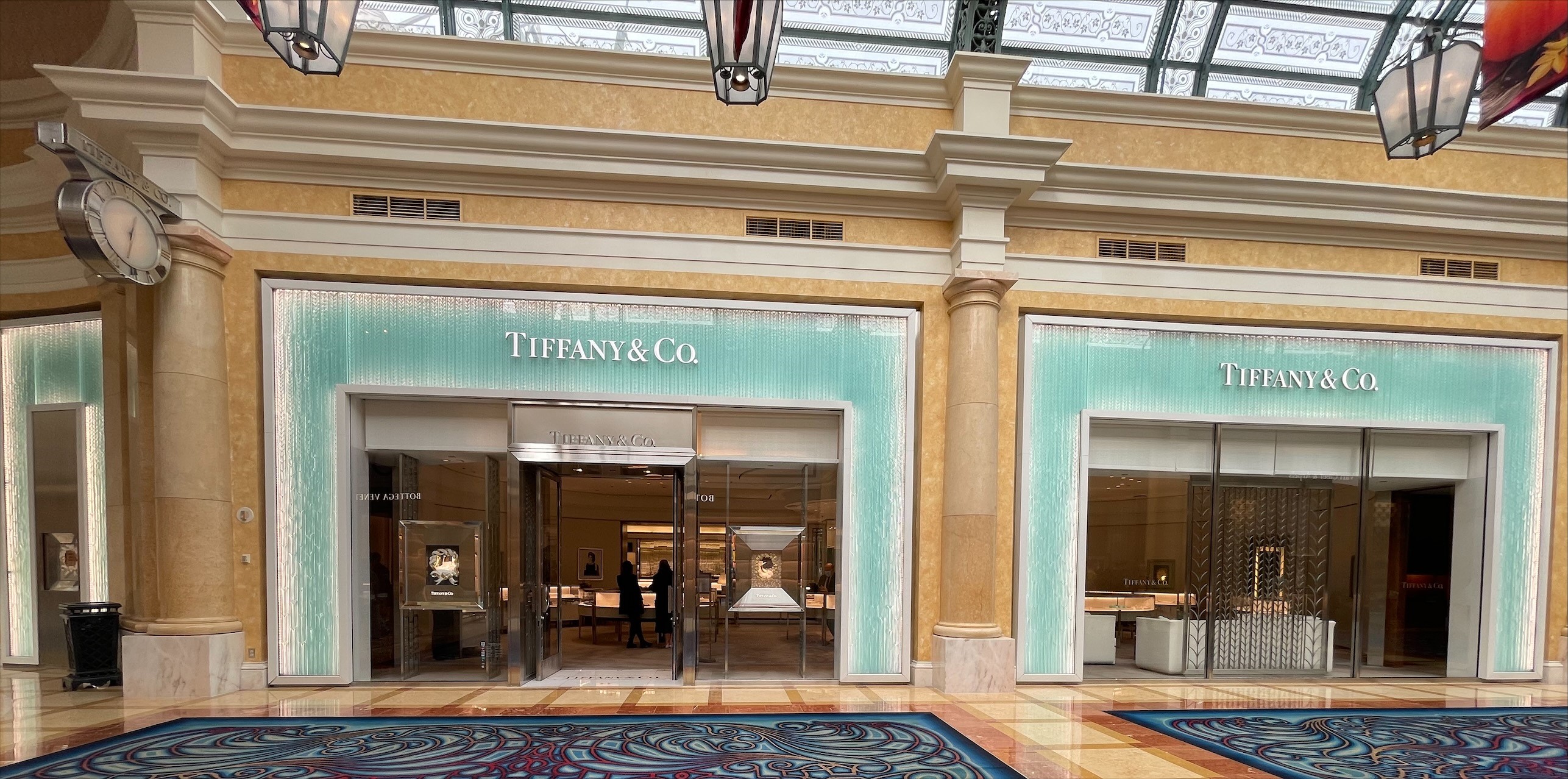Las Vegas - Circa December 2016: Tiffany & Co. Retail Mall Location.  Tiffany's is a Luxury Jewelry and Specialty Retailer, Headquartered in New  York City IV – Stock Editorial Photo © jetcityimage2 #134569154