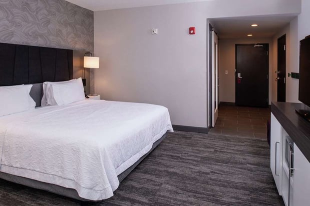 Images Hampton Inn & Suites Winston-Salem Downtown