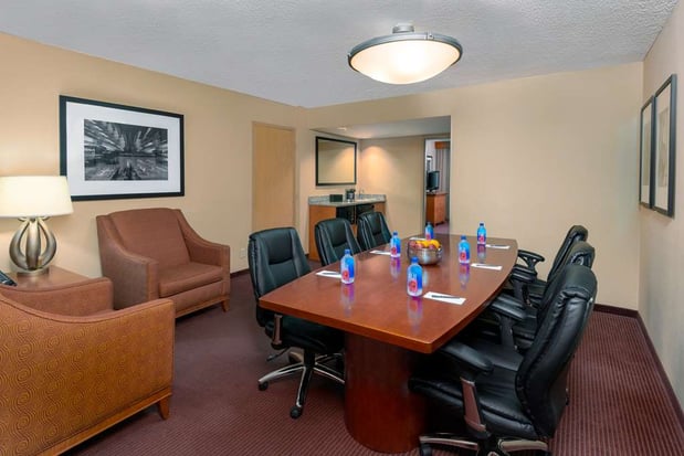 Images Embassy Suites by Hilton Kansas City International Airport