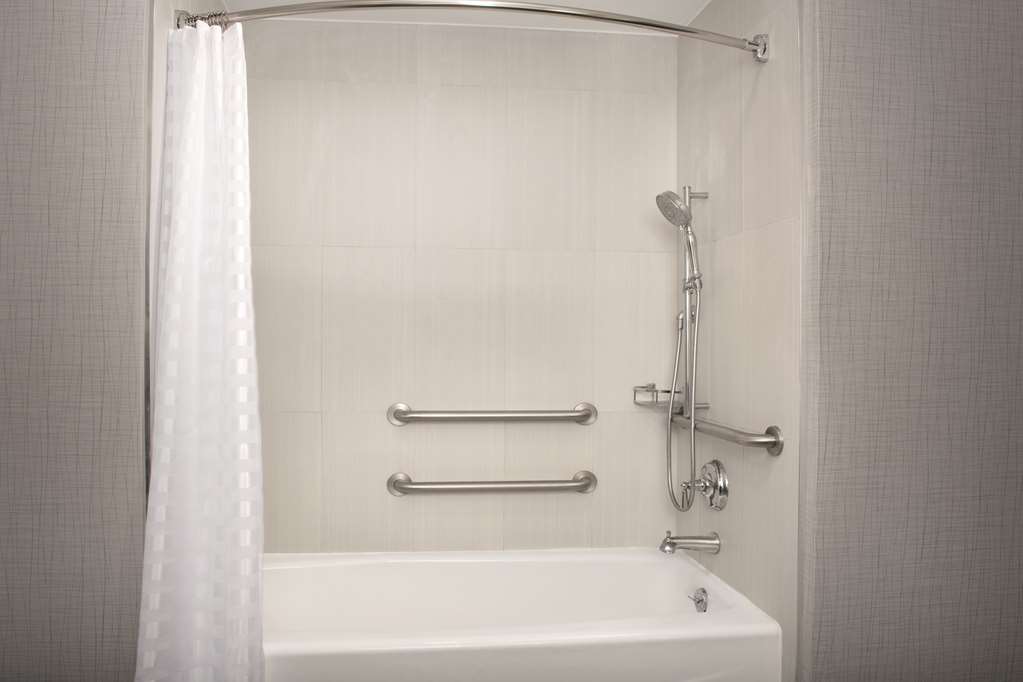 Guest room bath