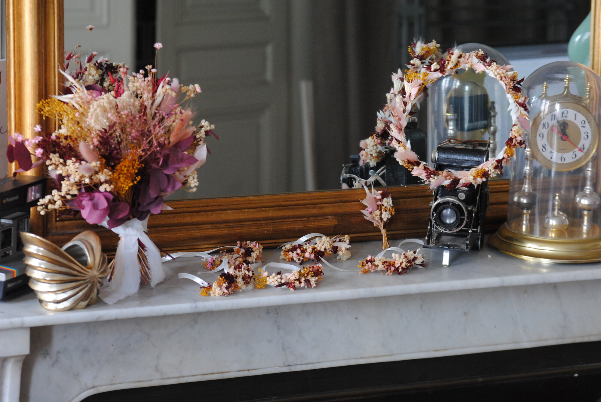 Images Magnolia - atelier de créations en fleurs séchées à Lyon - Atelier DIY EVJF - Créations : bouquet/couronne de mariée