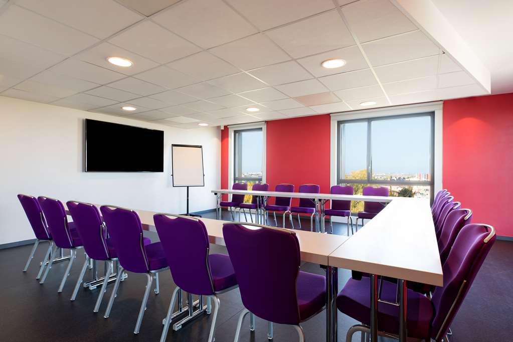 Meeting room Panoramic U-shape set-up Park Inn by Radisson Lille Grand Stade Villeneuve-d'Ascq 03 20 64 40 00