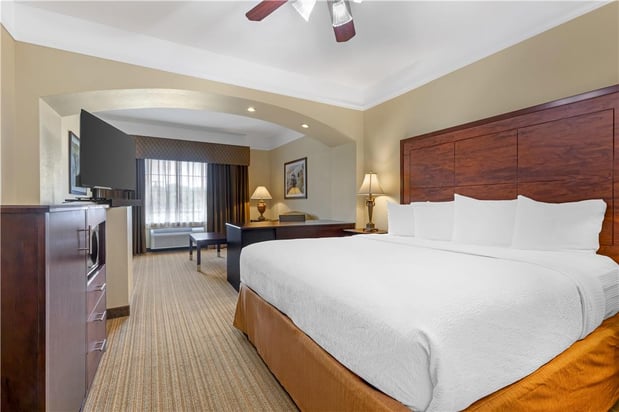 Images Best Western Plus Monica Royale Inn & Suites
