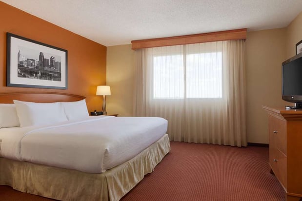 Images Embassy Suites by Hilton Kansas City International Airport
