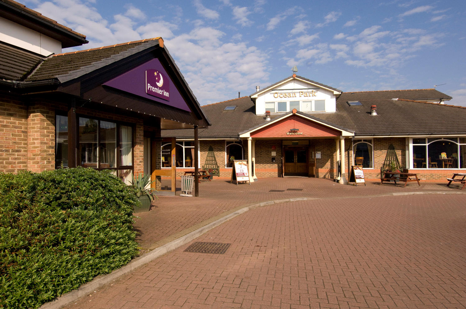 Images Premier Inn Cardiff City South hotel