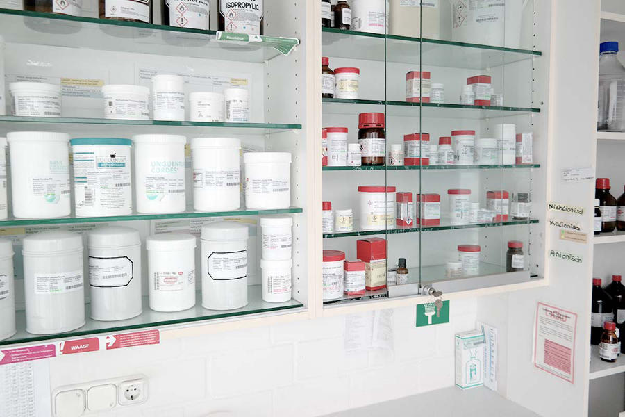 Aesculap-Apotheke, Theodor-Heuss-Platz 10 in Viersen