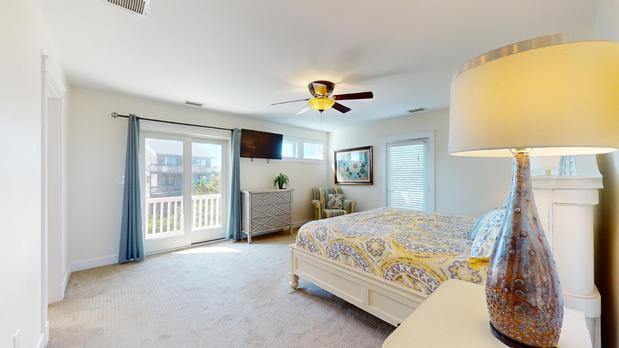 Images Midgett Realty - Avon