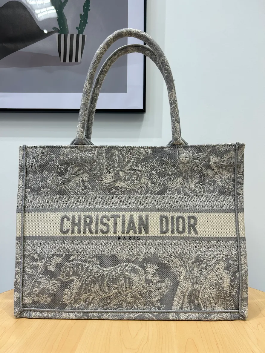 Images KOMEHYO（コメ兵）買取センター渋谷