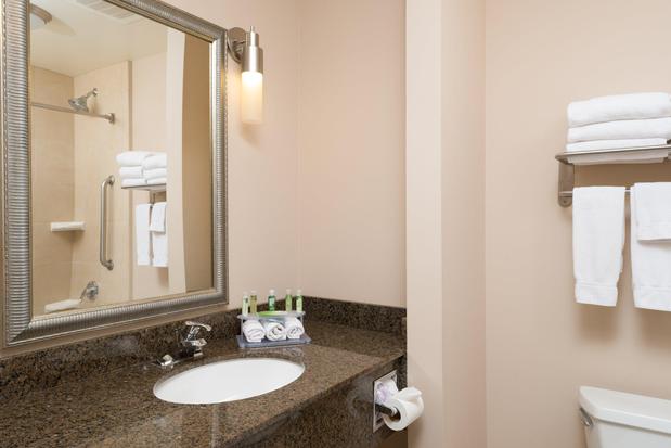 Images Holiday Inn Express & Suites Sequim, an IHG Hotel