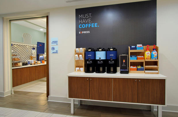 Images Holiday Inn Express & Suites Lafayette by IHG