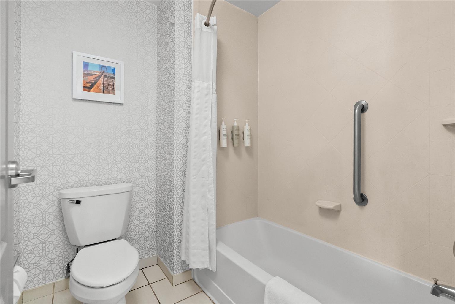 Guest room bath
