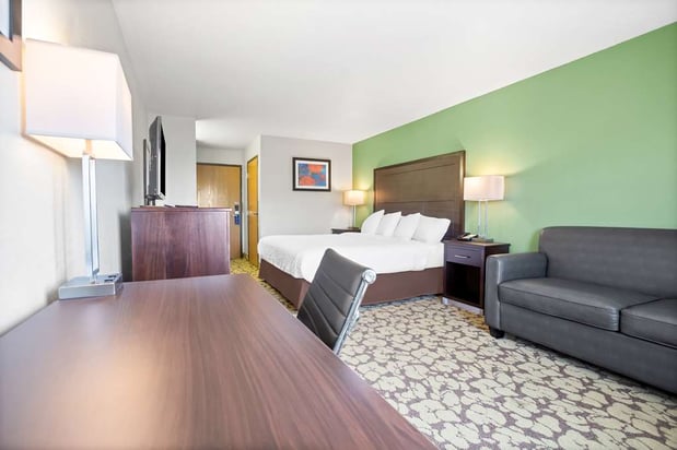 Images SureStay Plus by Best Western Bettendorf