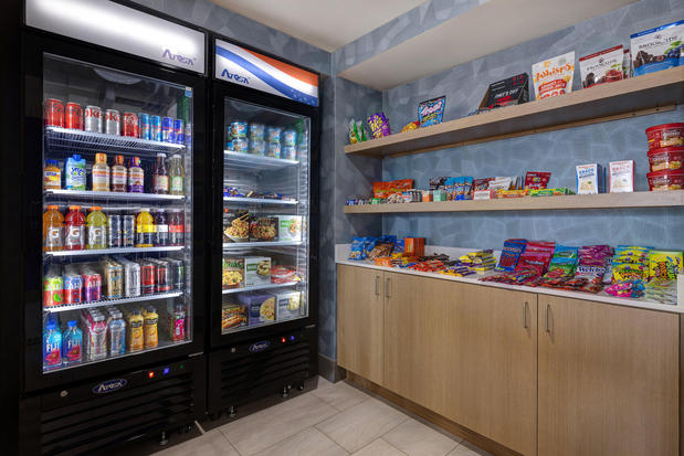 Images Holiday Inn Express & Suites Central Omaha by IHG
