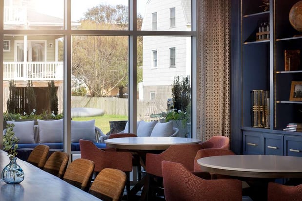 Images Fenwick Shores, Tapestry Collection by Hilton