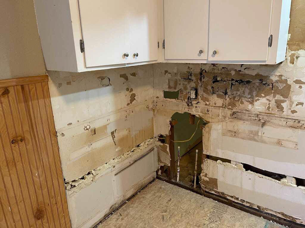 If you are experiencing water damage in your kitchen, don't hesitate on calling the experts.