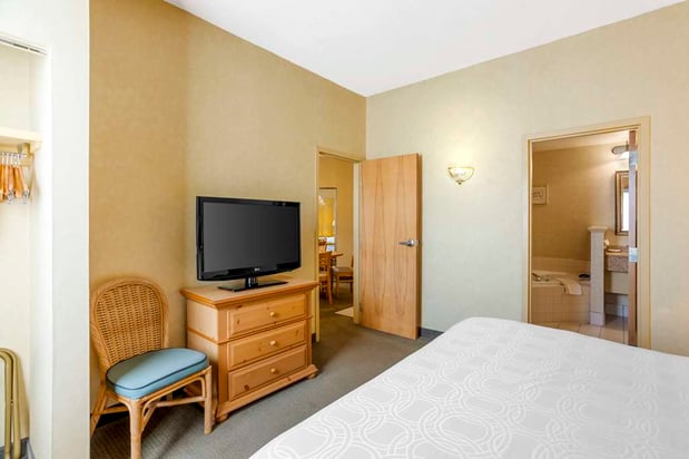 Images Best Western Plus Revere Inn & Suites