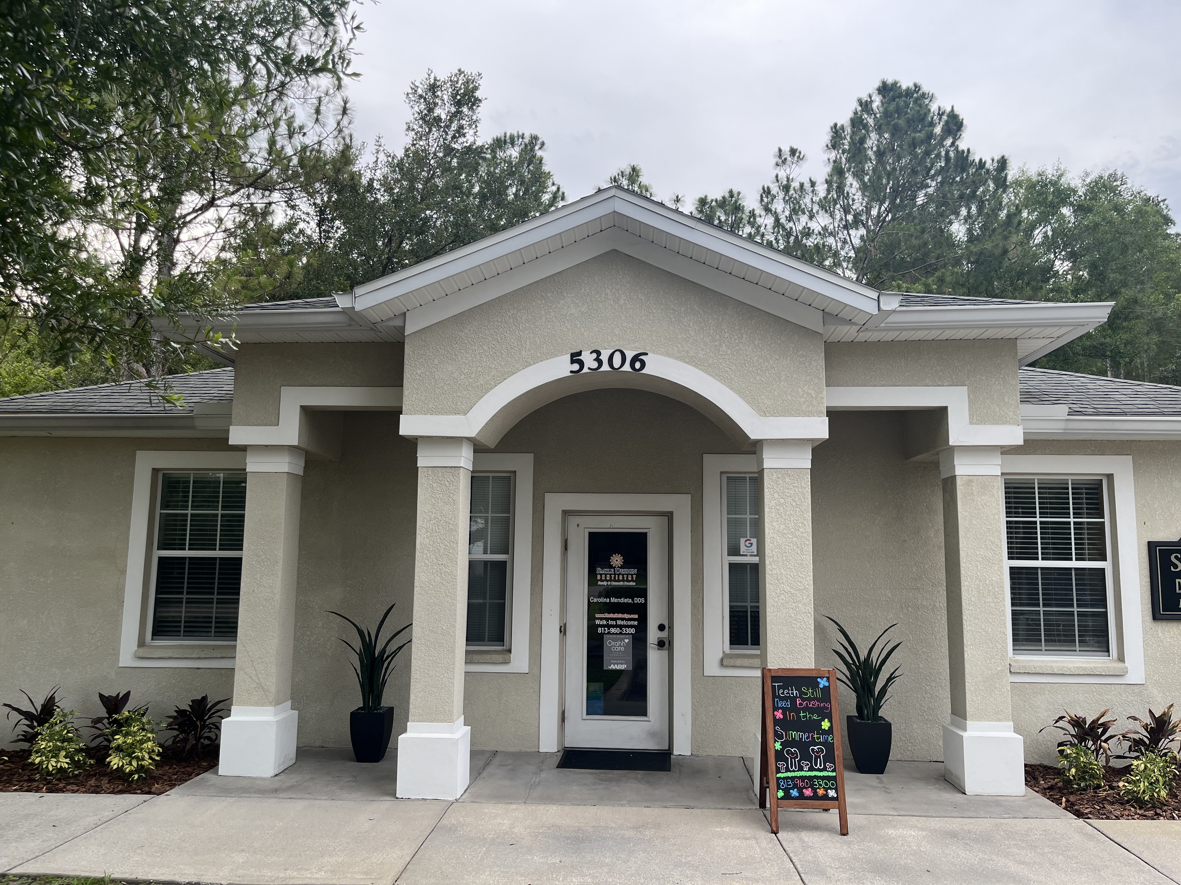Front of office, Smile Design Lutz. Dentist in Lutz, FL. 