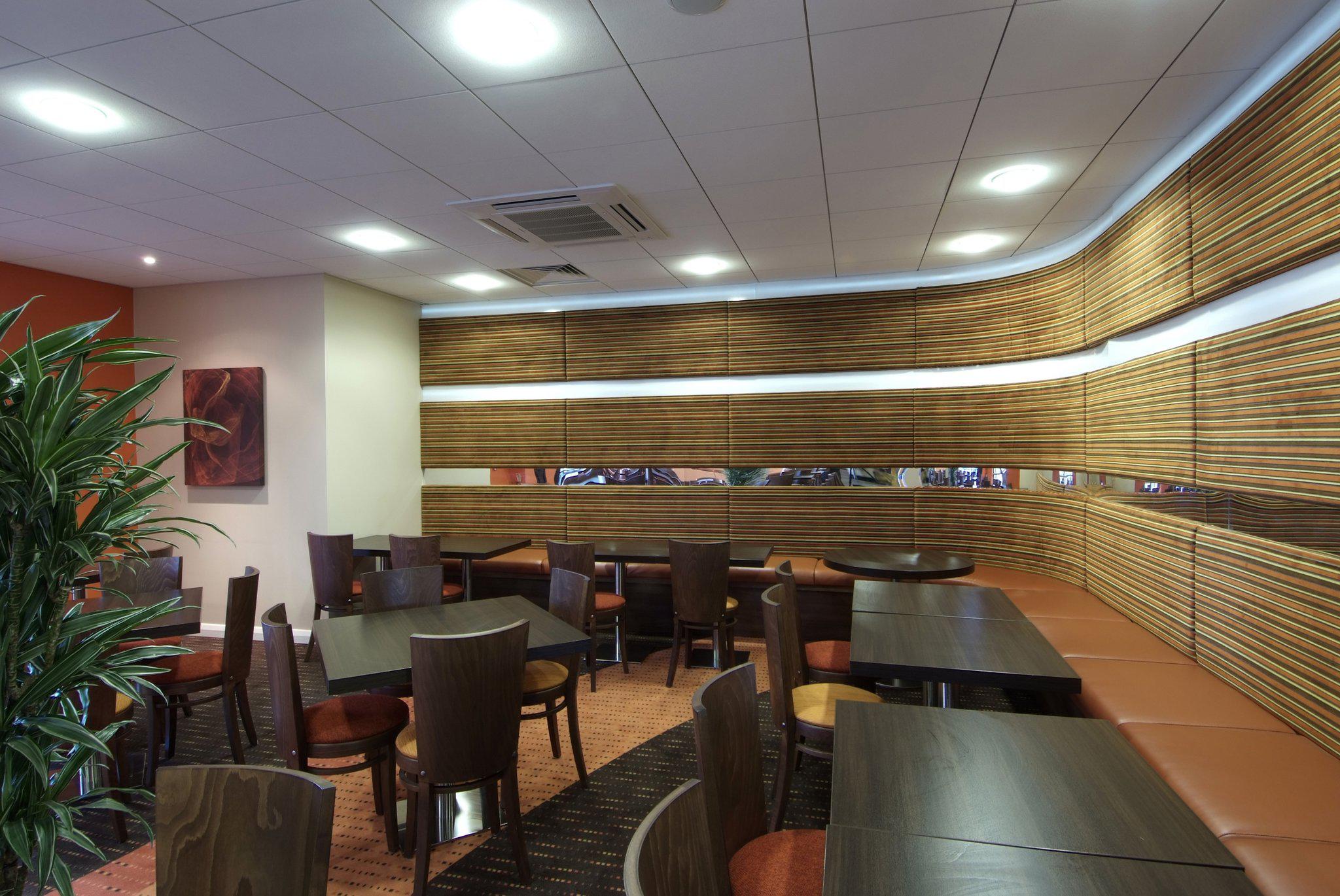 Holiday Inn Express Slough, an IHG Hotel Slough 01753 558300