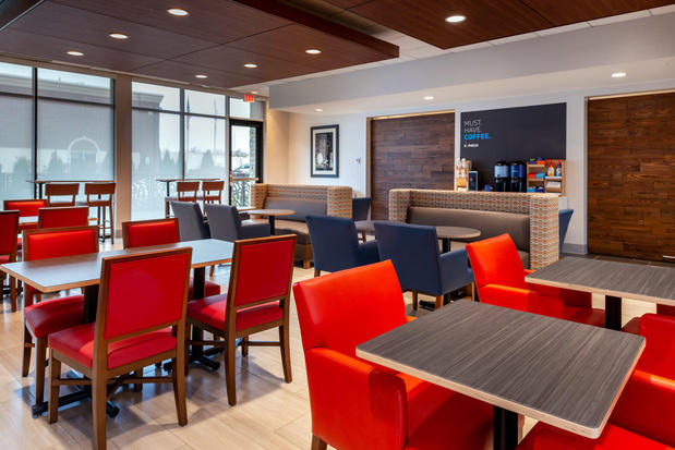 Images Holiday Inn Express & Suites Romeoville - Joliet North by IHG