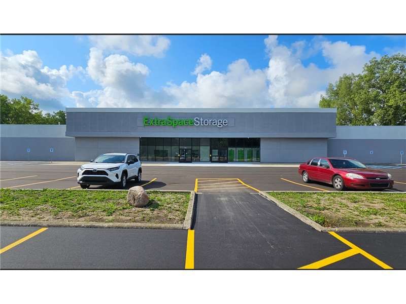 Beauty Image - Extra Space Storage at 5350 Davison Rd, Burton, MI 48509
