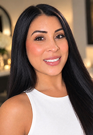 Angela Reyna headshot