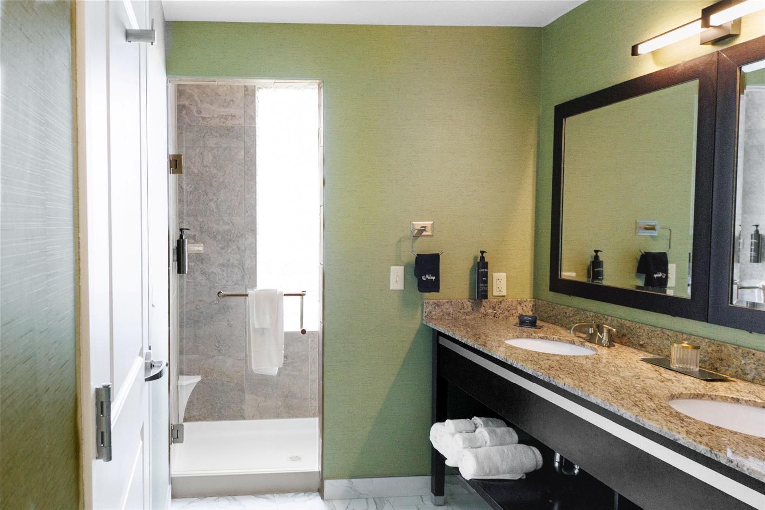 Guest room bath