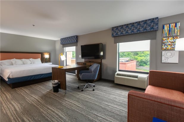 Images Hampton Inn & Suites Wilder