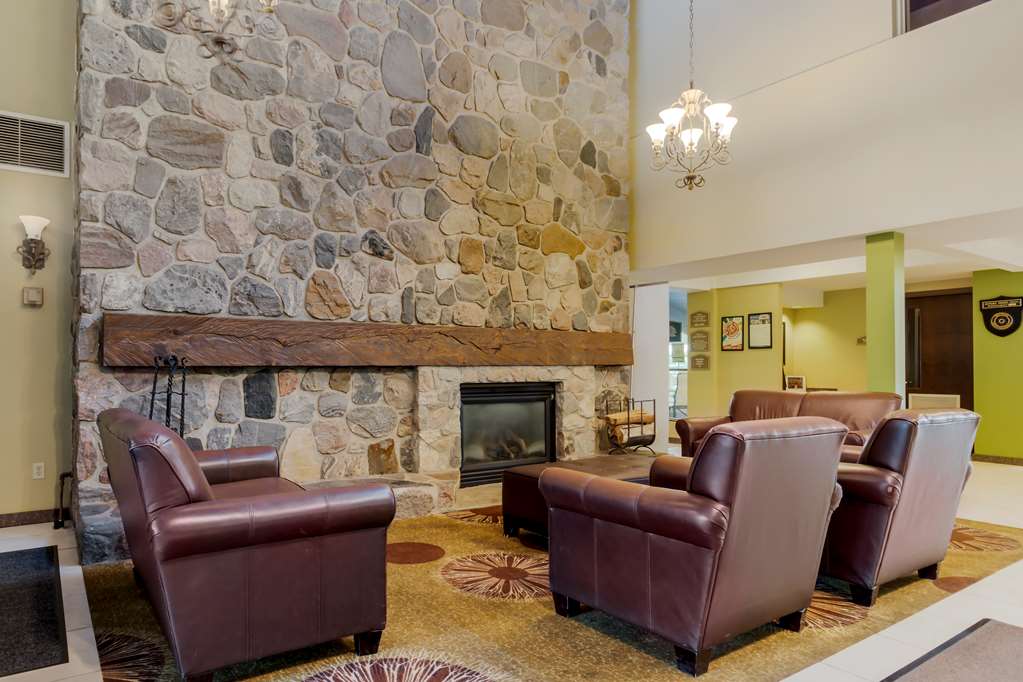 Best Western Plus Dryden Hotel & Conference Centre in Dryden: Lobby
