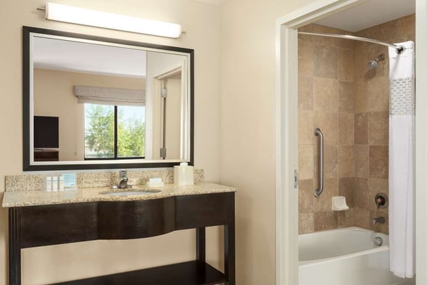 Images Hampton Inn & Suites Phoenix Glendale-Westgate